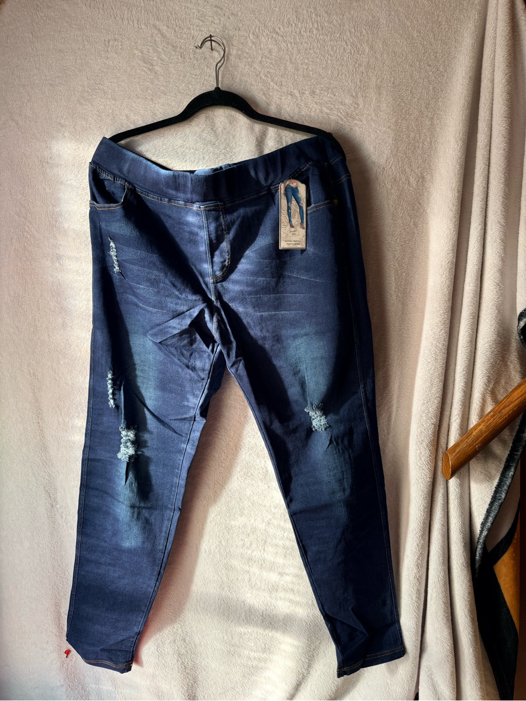 Women’s Dark Blue Jeggings With Distressed Detail
